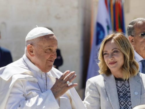 Papa Leone ricorda Bergoglio sui social: "Raccogliamo l'eredità promuovendo la fratellanza". Meloni: "Ha richiamato con costanza il valore della pace"