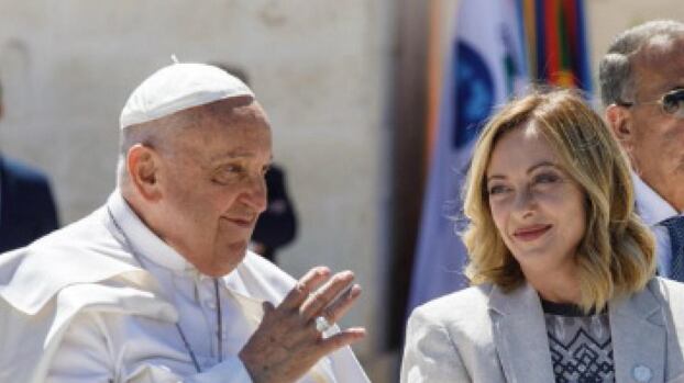 Papa Leone ricorda Bergoglio sui social: "Raccogliamo l'eredità promuovendo la fratellanza". Meloni: "Ha richiamato con costanza il valore della pace"