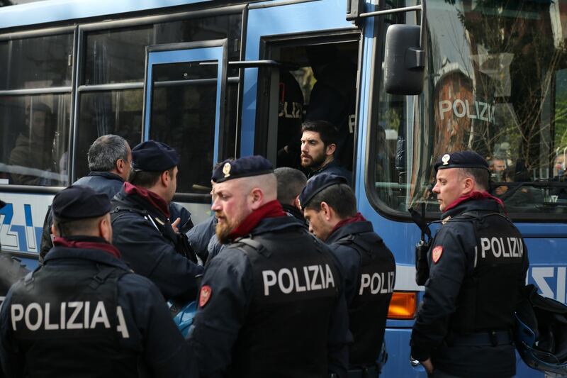 Milano, sgomberato il residence Cavezzali 13