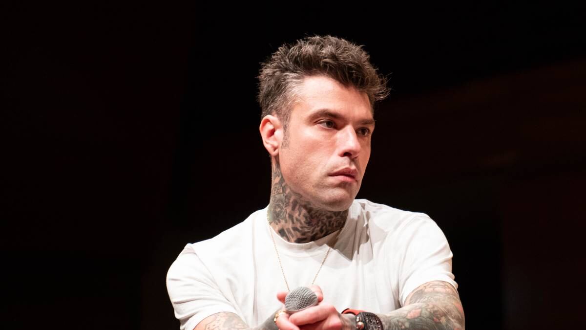Bimbo muore sul campetto da calcio ma il concerto di Fedez non si ferma: è polemica