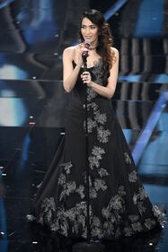 Sanremo 2018: i look sexy della seconda serata 9