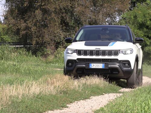 Jeep Compass 4XE, guarda tutte le foto della nostra prova