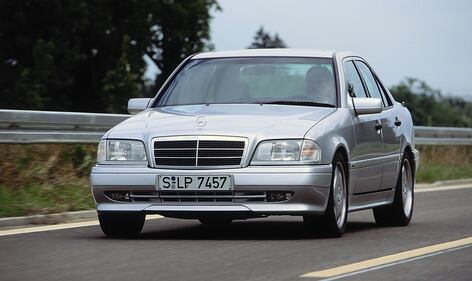Mercedes Classe C, 30 anni di lusso in formato compatto: guarda le foto 11