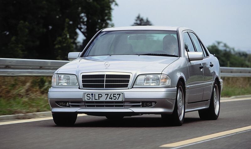 Mercedes Classe C, 30 anni di lusso in formato compatto: guarda le foto 11