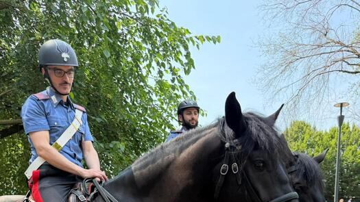 Carabinieri a cavallo al "Dù Dì Country". Emozione tra i bambini di Sant'Agata