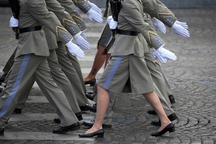 Parigi, parata per la festa del 14 luglio 10