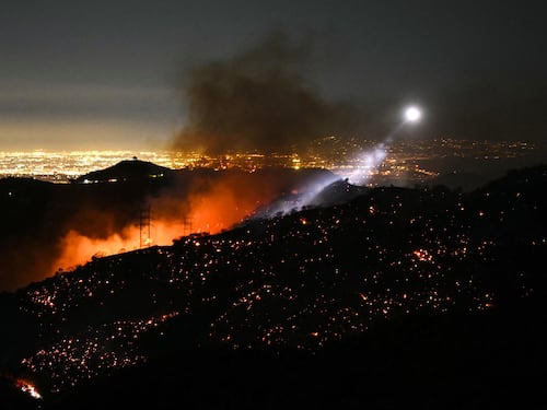 Los Angeles, venti di fuoco. "I roghi peggioreranno"