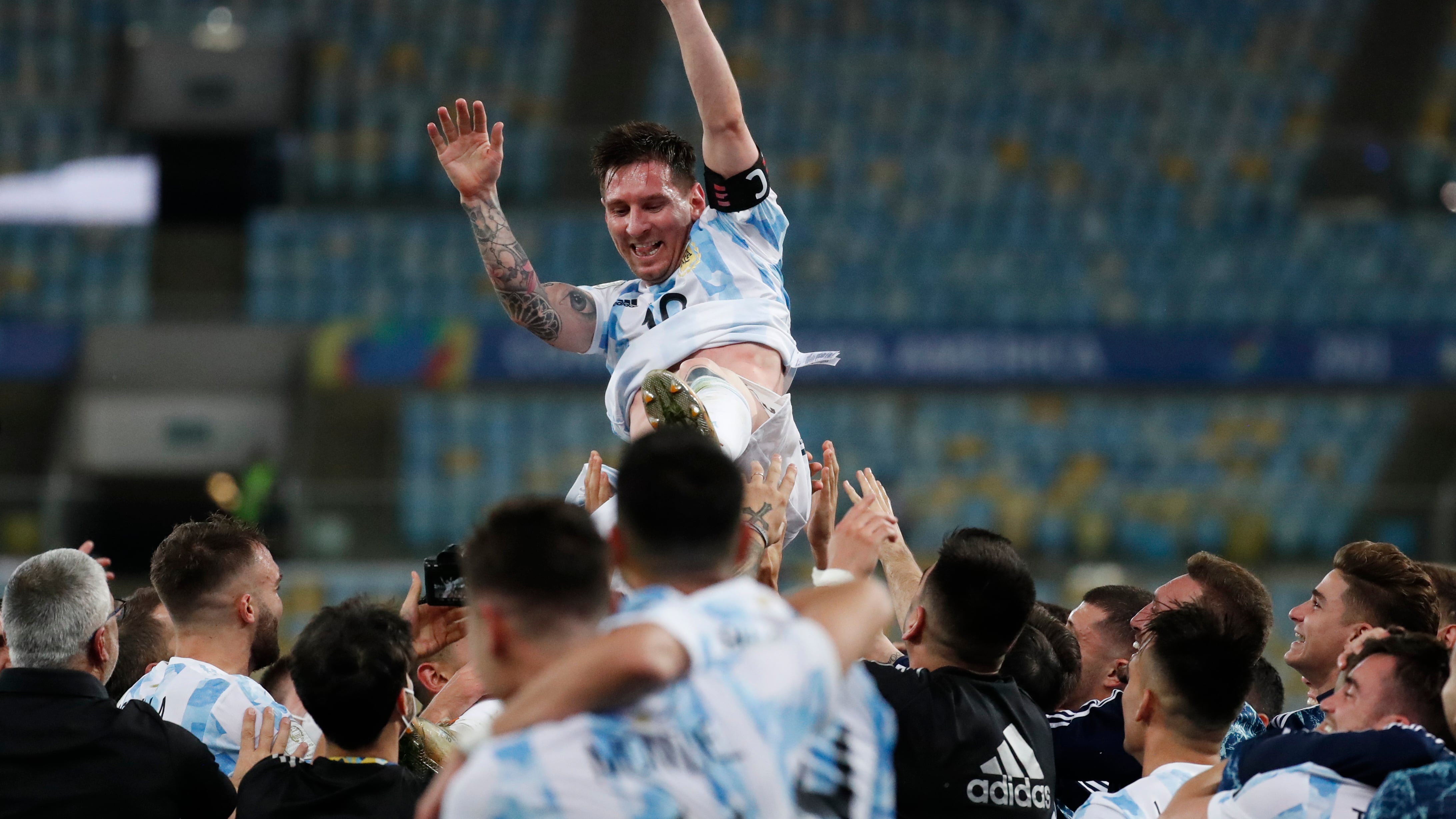 Messi, rinnovo con maxi taglio. Perez nel mirino e il CR7 malato