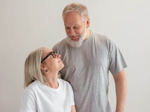 Mal di schiena a 60 anni, cosa fare e cosa non fare