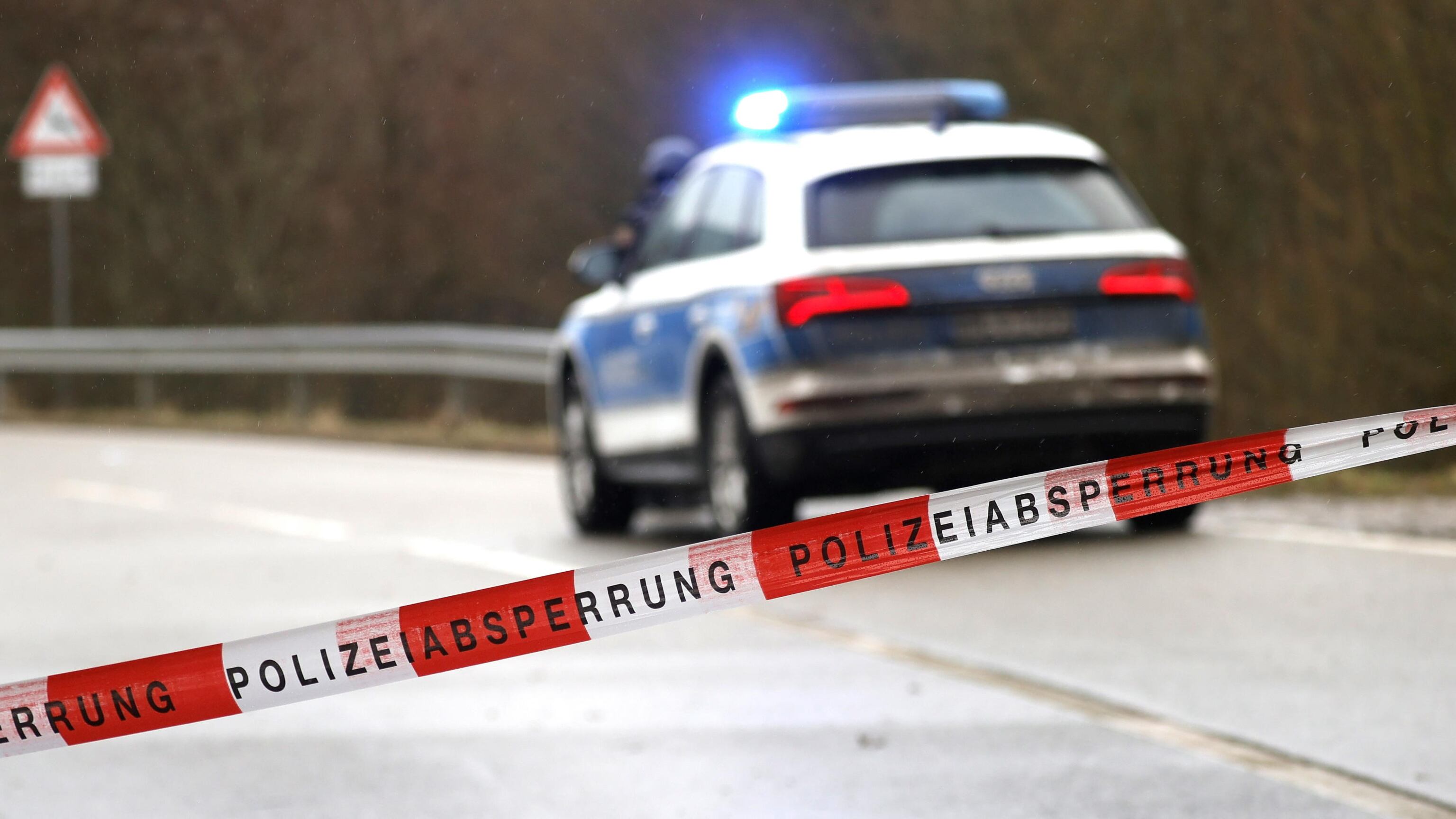 Spari in strada: ammazzati due poliziotti. Catturati i killer