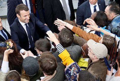 Emmanuel Macron si insedia all'Eliseo: da oggi è ufficialmente presidente 4
