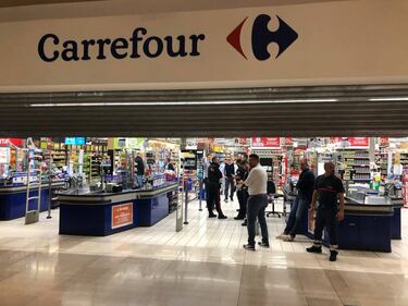 Aggressione al centro commerciale Carrefour di Assago 7