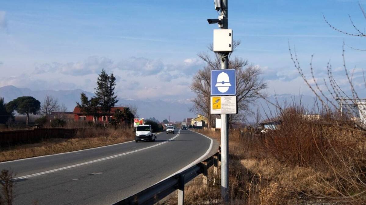 Sfreccia a 255 km/h, ma la multa viene annullata. L'autovelox non è omologato