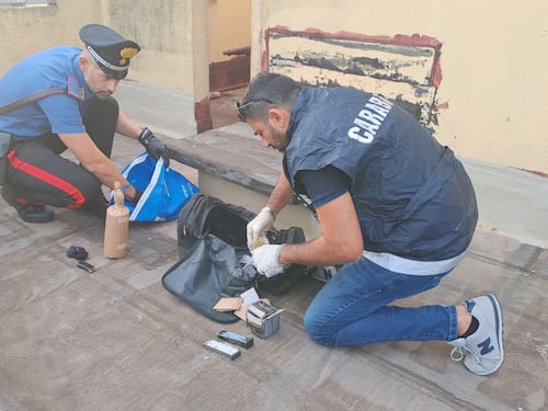 Maxi-blitz e perquisizioni a tappeto a Caivano dopo la visita della Meloni