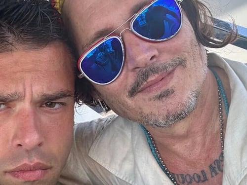 Fedez scatta una foto con Johnny Depp: i fan impazziscono