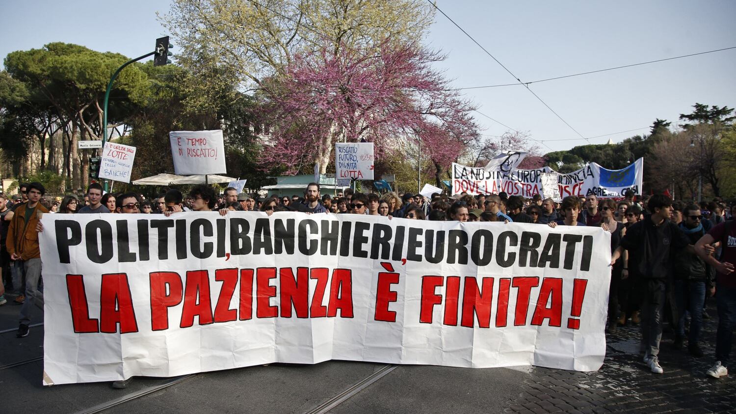 Roma esce indenne dai cortei: bloccate circa 300 persone