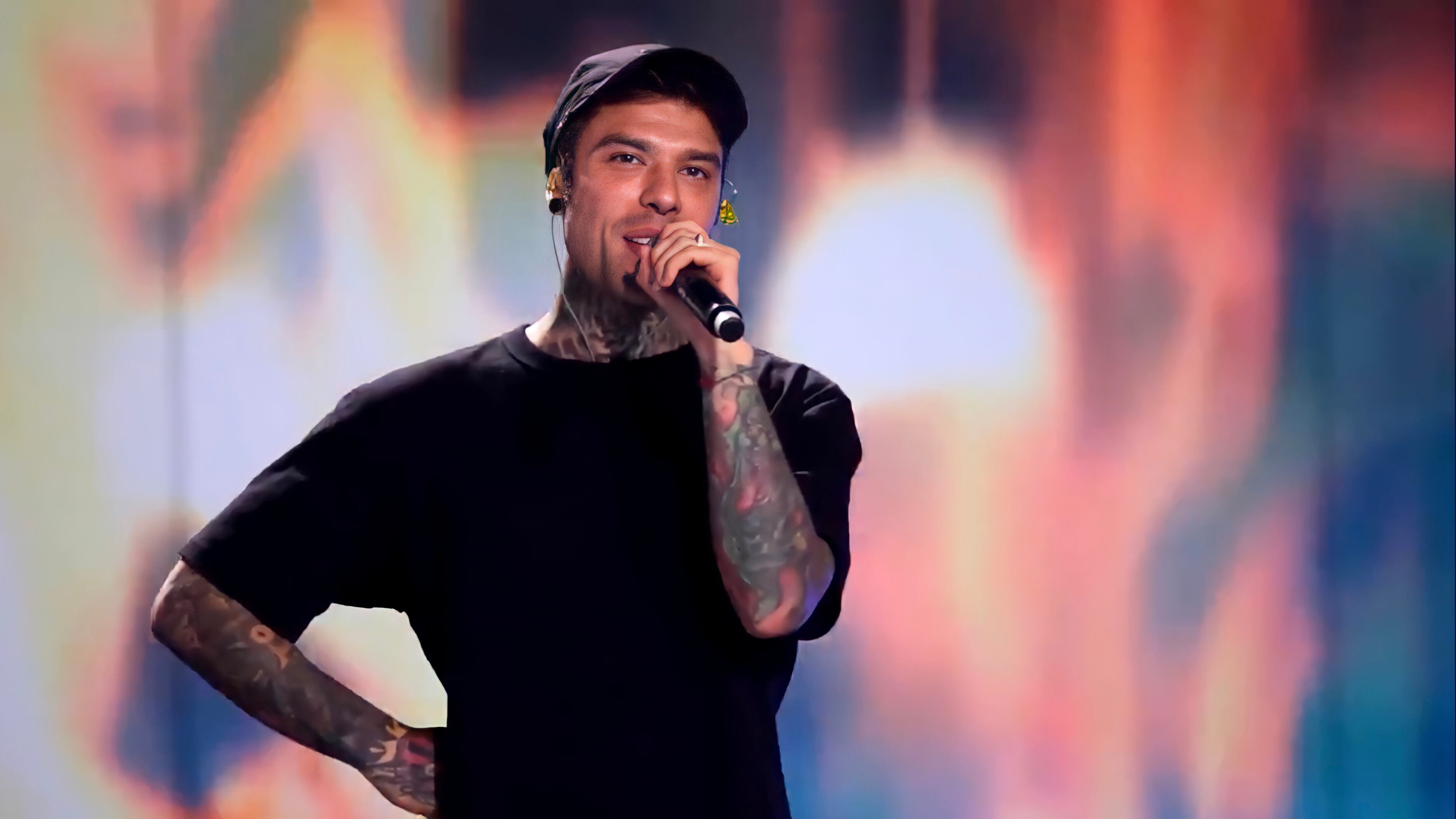 Tenta truffa da 100mila euro ai danni di Fedez: sua madre scopre tutto