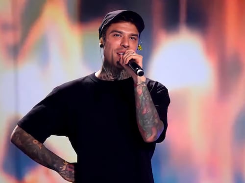 Tenta truffa da 100mila euro ai danni di Fedez: sua madre scopre tutto