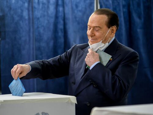 Silvio Berlusconi: "Unità nazionale temporanea. A Draghi un ruolo anche dopo il 2023"