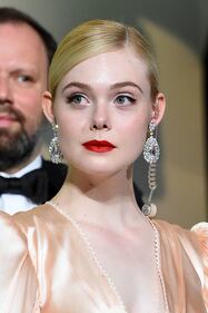 Elle Fanning, al Festival come una principessa 11
