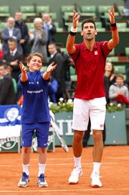 Lo splendido regalo di Djokovic al giovane raccattapalle 7