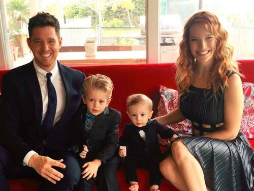 Michael Bublé ritrova la felicità: il figlio guarisce dal tumore e la moglie aspetta una bambina