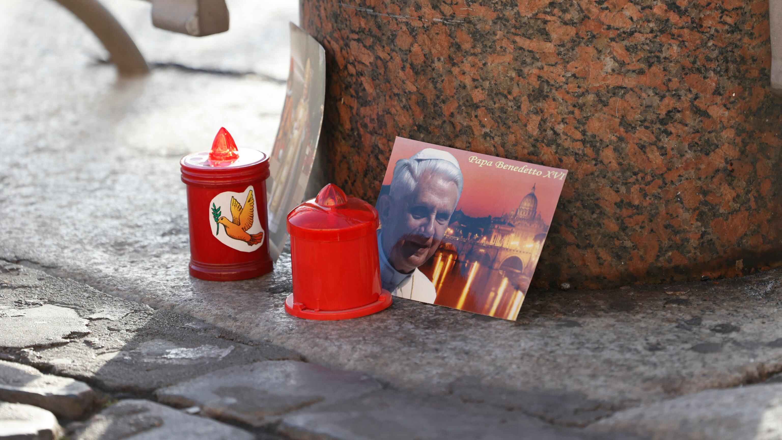 Fedeli, agenti e spazio aereo: così Roma prepara i funerali di Benedetto XVI