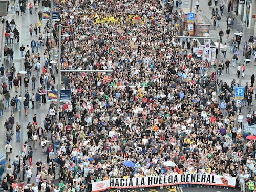 Spagna, l’ira del “popolo delle chiavi” dopo il no ai decreti casa. Il tracollo del governo di Pedro Sanchez. Scontri a Valencia
