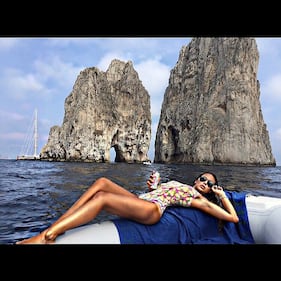 Sarah Nile: foto hot in spiaggia 6