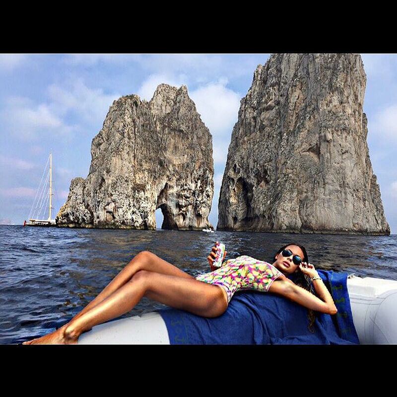 Sarah Nile: foto hot in spiaggia 6