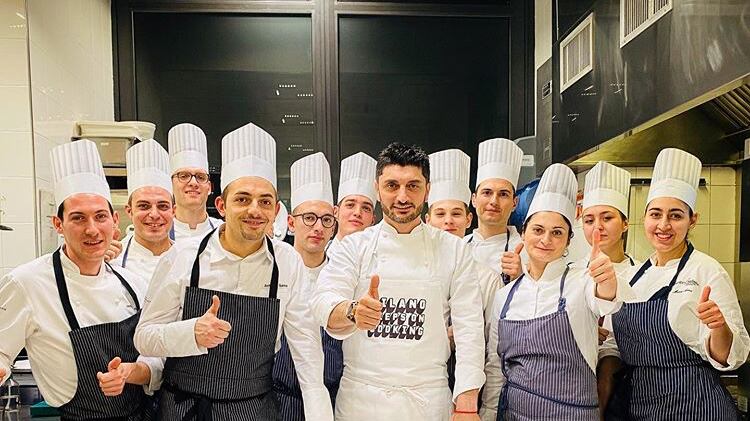 I maestri dei fornelli in gara "virale" con i piatti solidali