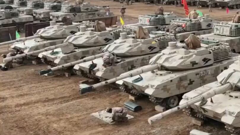 "Tank schierati". La strana esercitazione militare cinese