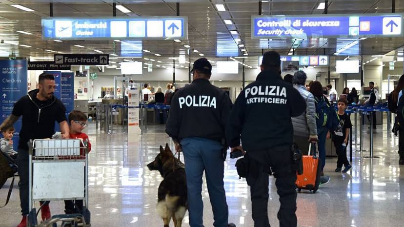 Bologna, aeroporto in tilt: pregiudicati magrebini fuggono da pista
