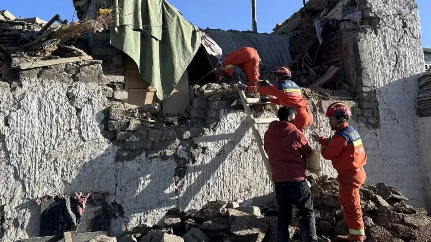 Terremoto di magnitudo 7,1 tra Tibet e Nepal. "Centinaia di morti e feriti"