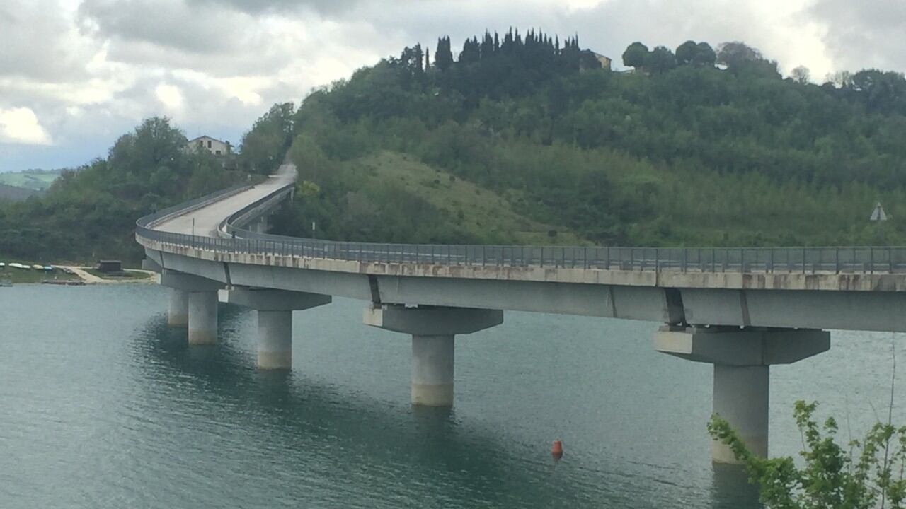 Marche, incubo Vajont «Viadotto a rischio crollo»