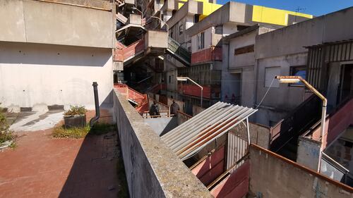 Scampia, al via l'abbattimento della vela verde 5