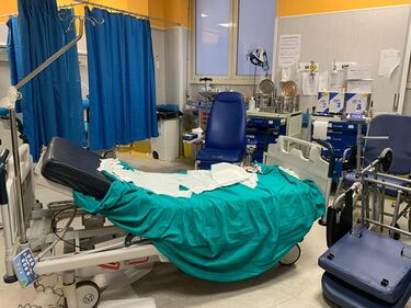 Pronto soccorso devastato dai parenti del 15enne ucciso a Napoli 1