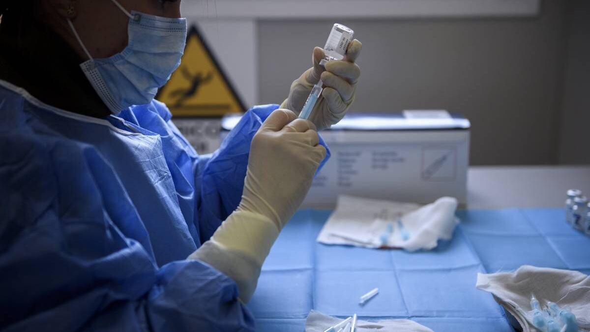 Si vaccina 90 volte. E scatta la truffa: indagato