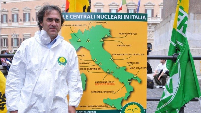 Il "pm" Bonelli denuncia tutti. Ma si dimentica di Soumahoro
