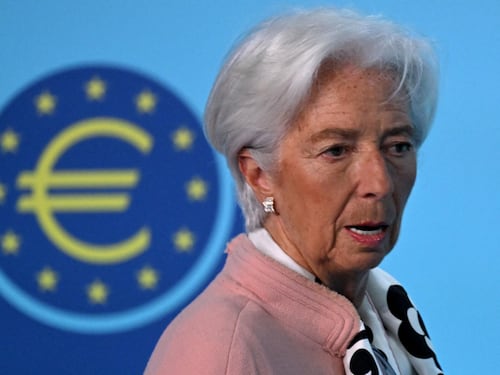 Lagarde: "Incertezza eccezionale". La Bce taglia i tassi. Borse europee chiudono in rosso