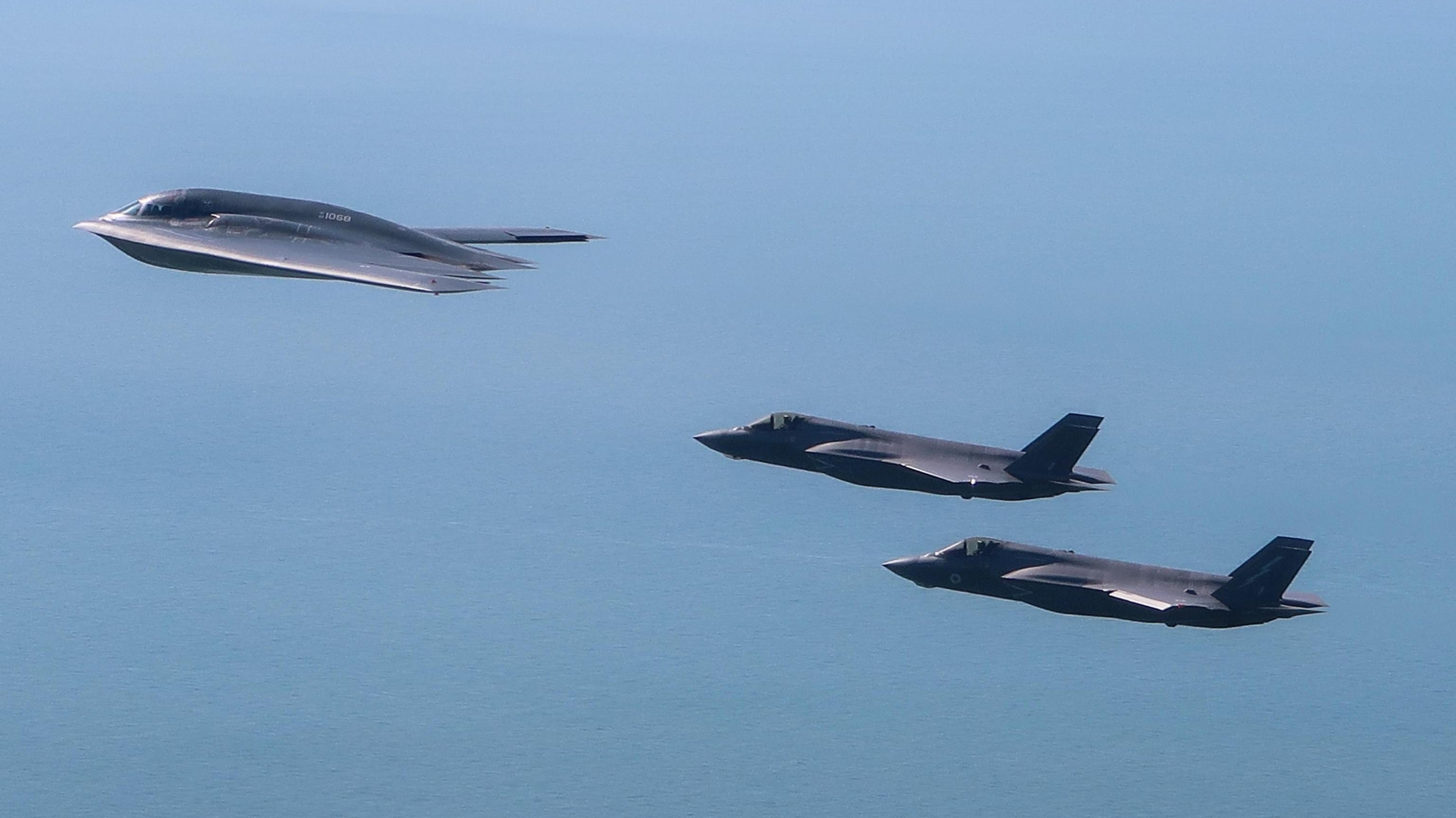 Gli Usa spostano i bombardieri. L'Iran avvisa: "Pericolo per tutti"
