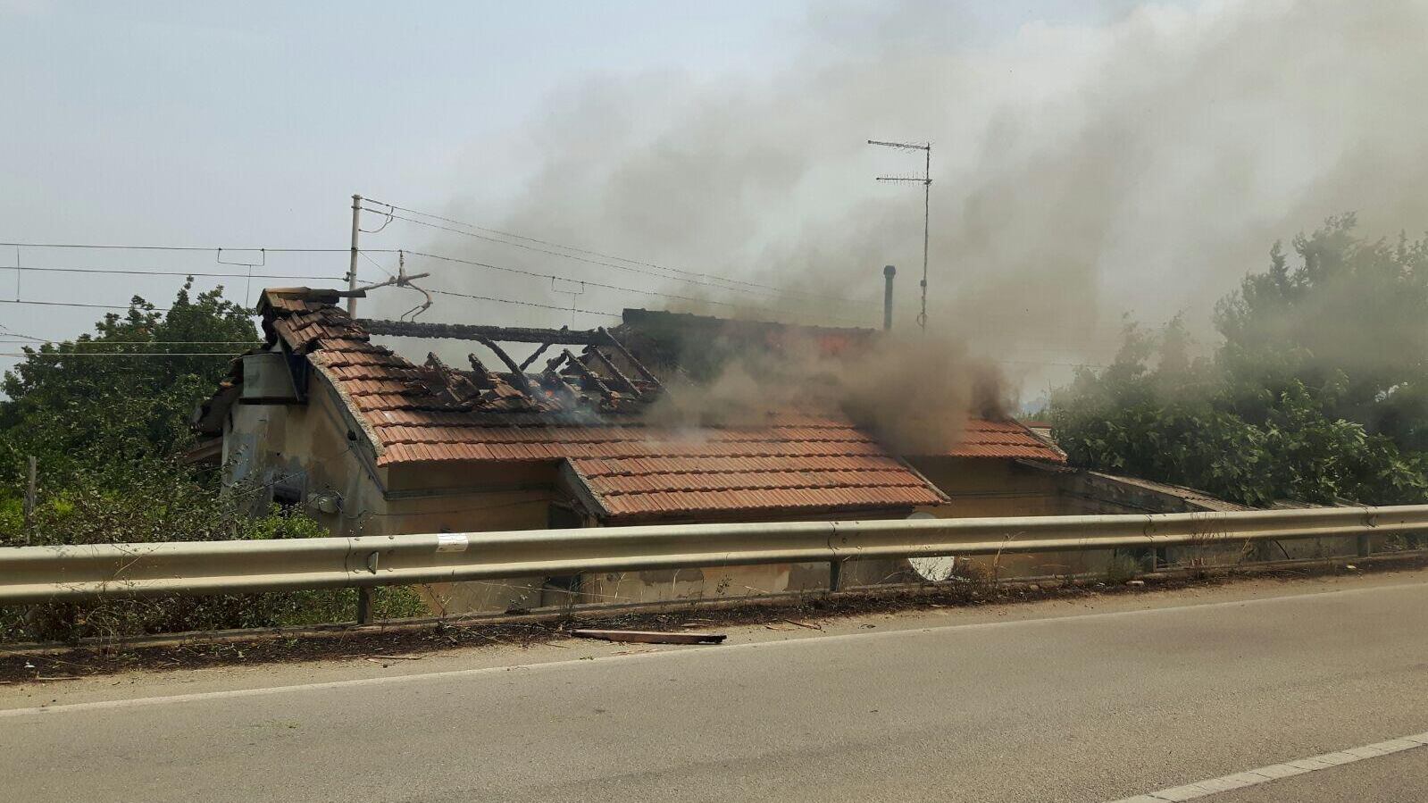 Sicilia, i piromani affaristi tengono l'isola in ostaggio