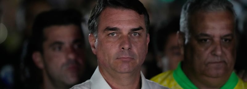Brasile, annullati i passaporti di Flavio Bolsonaro: è in volo verso gli Stati Uniti. Giallo sulla sua fuga