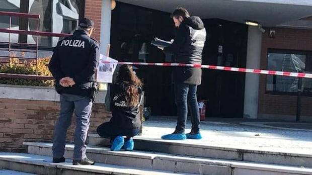 Mestre, donna si dà fuoco davanti al tribunale dei minori