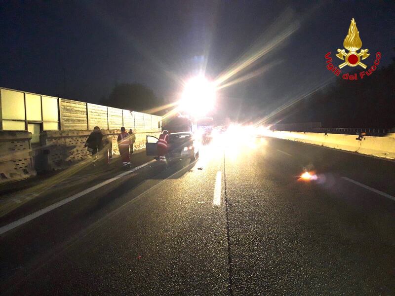 Milano, soccorsi sulla A8 per incidente stradale 1