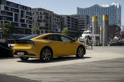 Toyota Prius Plug-In 2023: guarda tutte le foto 3