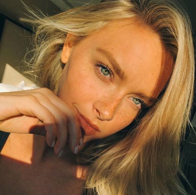 Camille Kostek, le foto più sensuali 8