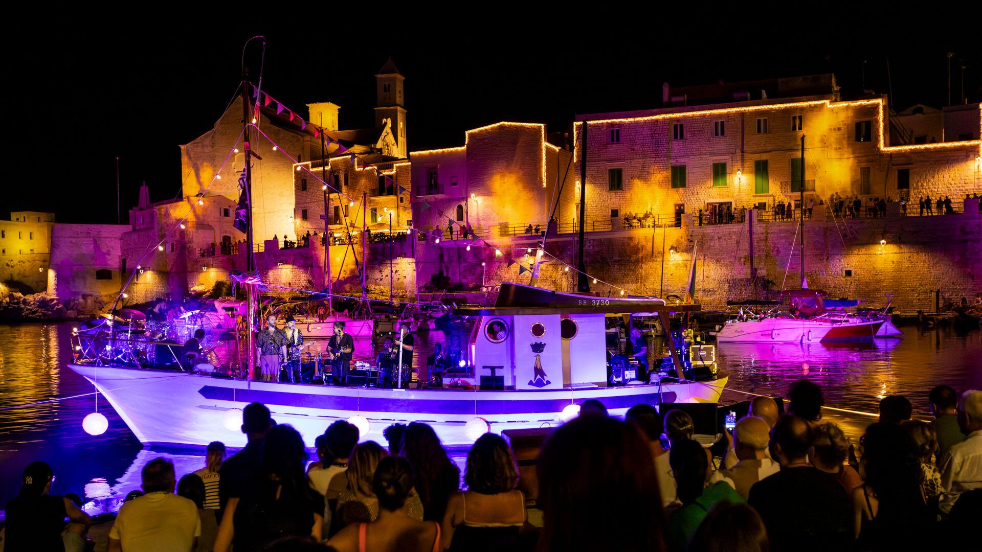 Da Arisa a Colapesce e Dimartino, il Festival "Porto Rubino" è l'ultima frontiera della musica d'autore