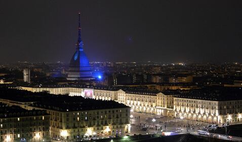 La Mole Antonelliana in blu per la giornata sull'autismo 6
