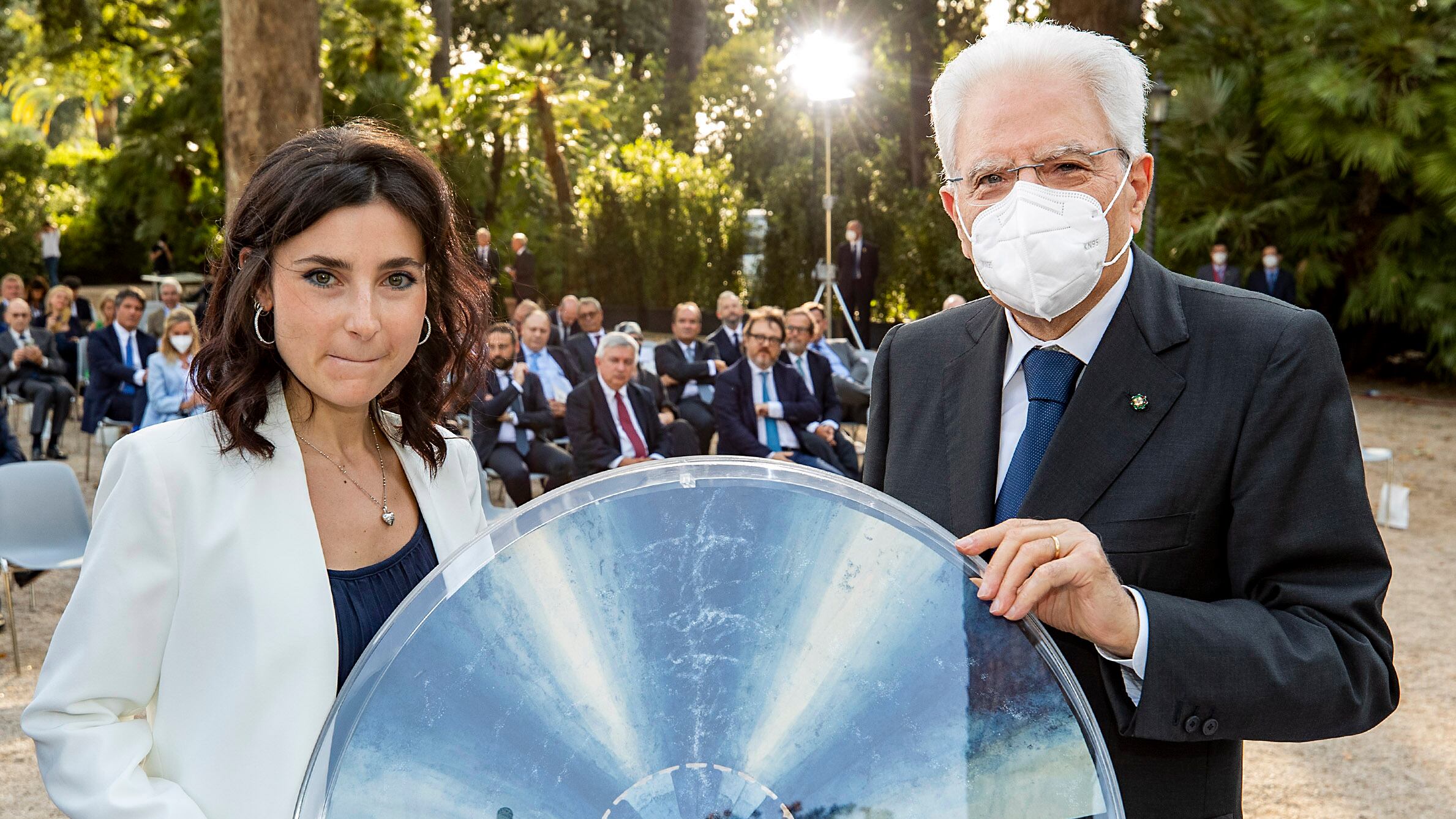 Mattarella blinda la ripartenza e anche il governo. "La vaccinazione è un dovere civico"